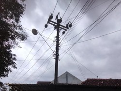 4 Orang Luka Serius Akibat Tersetrum saat Pasang Tiang Bendera di Blora