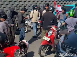 Demo Tutup Jalan Depan Kejati Sulsel, Lalin Urip ke Pettarani Macet Parah