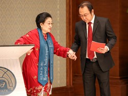 Megawati Tersentuh Saat Cerita Bawa Indonesia Lepas Krisis Ekonomi-Politik