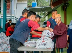 PWI Pusat & Artha Graha Gelar Baksos di Ponpes Nurul Ibad Jelang HPN 2026