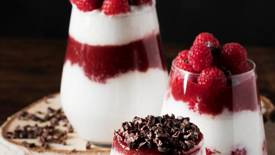 Untuk Valentine&comma; kamu bisa membuat dessert raspberry trifle selain hanya membuat cokelat biasa&period;
