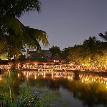 4 Rekomendasi Restoran Keluarga untuk Buka Bersama di Depok