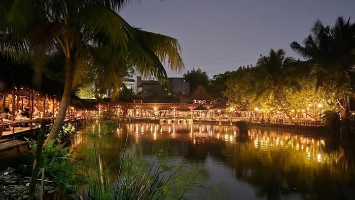 4 Rekomendasi Restoran Keluarga untuk Buka Bersama di Depok