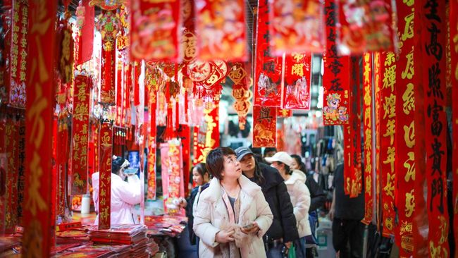 Setiap tahunnya, sejumlah daerah di Indonesia memiliki cara khas dan tersendiri untuk merayakan Tahun Baru Imlek.