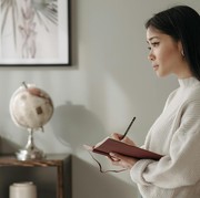 3 Zodiak yang Malas Belajar Tapi Dianugerahi Otak Cerdas
