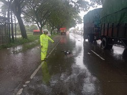 Pemotor Emak-emak Tewas Terlindas Truk di Jalan Demak-Kudus