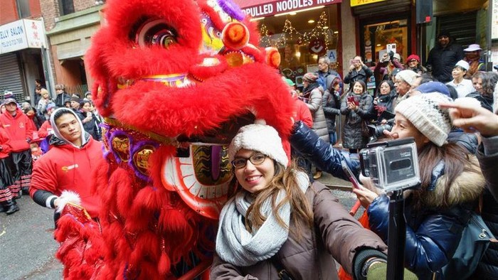 Bukan Cuma Bagi Angpao, 5 Tradisi Imlek dari Berbagai Negara