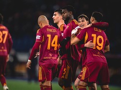 Roma Vs Cagliari: Brace Malen Bawa Il Lupi Menang 2-0