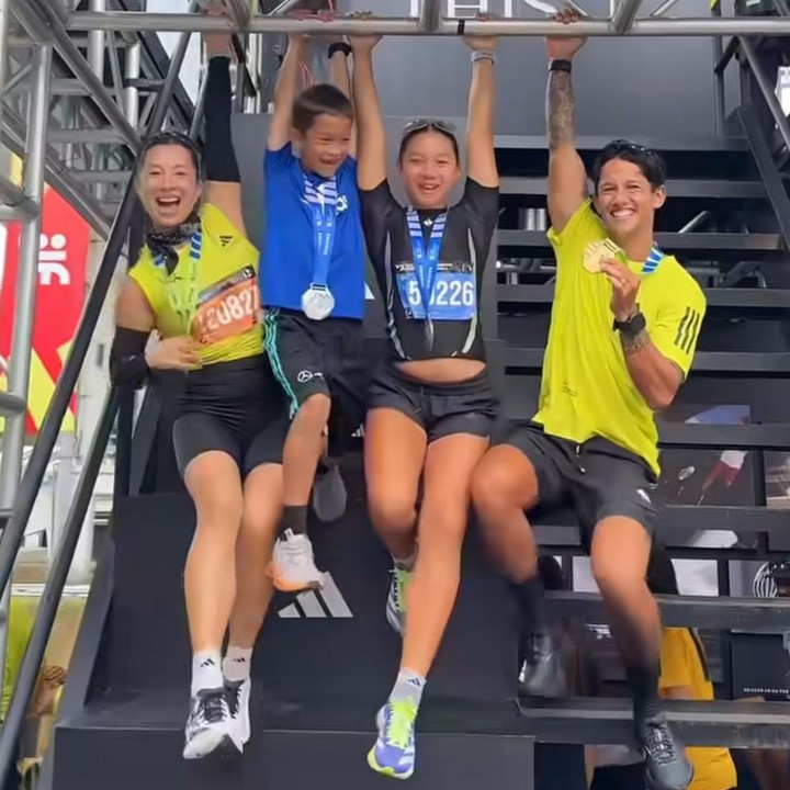 <p>Tak hanya itu, Kiyomi ternyata juga gemar mengikuti ajang lari dengan jarak 5 kilometer dan kerap ditemani oleh kedua orang tuanya. &ldquo;Peserta yang berhasil menyelesaikan Jakarta Running Festival,&rdquo; tulis Jennifer lewat akun Instagram<em> @jenniferbachdim</em>. (Foto: Instagram @jenniferbachdim)</p>