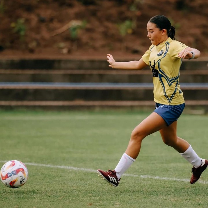 <p>Putri Jennifer Bachdim ini rupanya juga menekuni olahraga sepak bola. Kiyomi bahkan sempat menorehkan prestasi dengan meraih kemenangan di Liga Putri Dewata, kompetisi sepak bola putri yang digelar di Bali, beberapa waktu lalu. &ldquo;Kemenangan pertama di Liga Putri Dewata!&rdquo; tulis Kiyomi melalui Instagramnya. (Foto: Instagram @kiyomisuebachdim)</p>