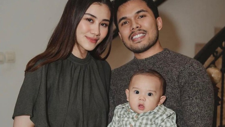 5 Potret OOTD Arash Anak Aaliyah Massaid&comma; Gayanya Disebut Old Money