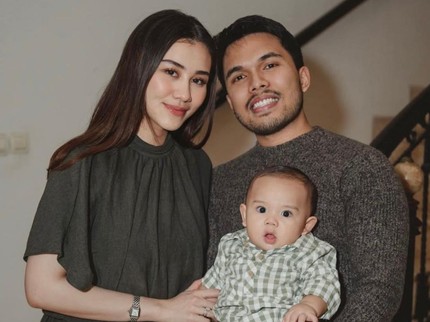 5 Potret OOTD Arash Anak Aaliyah Massaid, Gayanya Disebut Old Money