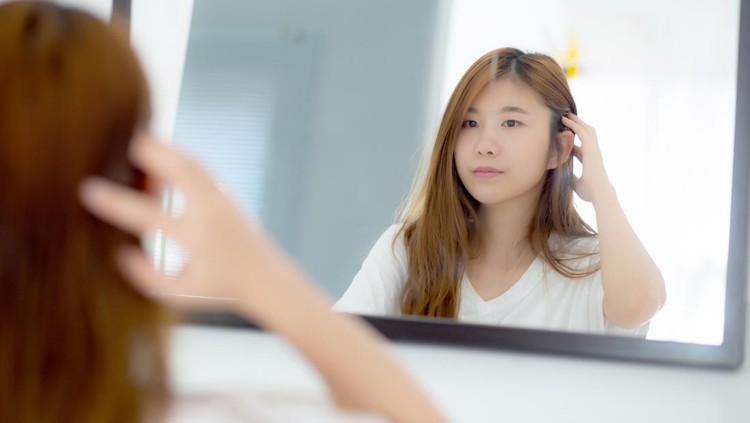 Bahaya Tersembunyi Menempatkan Cermin di Kamar Tidur Menurut Feng Shui