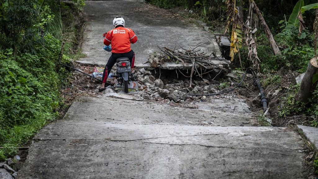 Daftar Wilayah Indonesia 'Dihantui' Fenomena Tanah Bergerak
