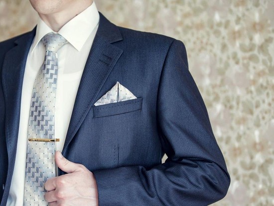 Tampil Rapi & Berkelas di Setiap Acara dengan 3 Pilihan Dasi Elegan yang Wajib Kamu Punya!