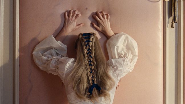 Kritikus menilai Wuthering Heights (2026) gagal tangkap jiwa novel original karena hanya jual estetika dan romansa yang hampa.