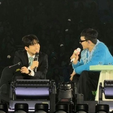 G-Dragon Hadiahi MC Fanmeetingnya Kalung Mewah Rp170 Juta