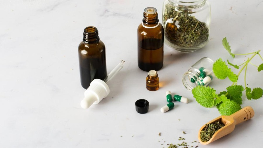 Ilustrasi obat herbal&comma; jamu&comma; obat berbahaya
