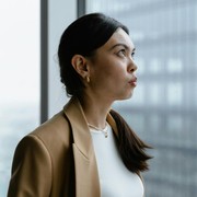 4 Kebiasaan Orang yang Sok Tahu saat Menerima Kritik