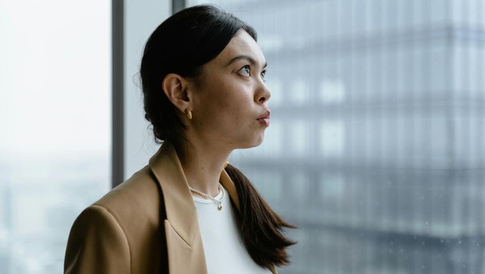 4 Kebiasaan Orang yang Sok Tahu saat Menerima Kritik