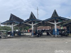 Atap Lapuk dan Jalan Hancur, Terminal Kalipucang Kian Merana