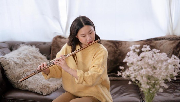 Kreativitas tinggi. Menghabiskan waktu di rumah dengan hobi atau melakukan yang disuka akan meningkatkan kreativitas.