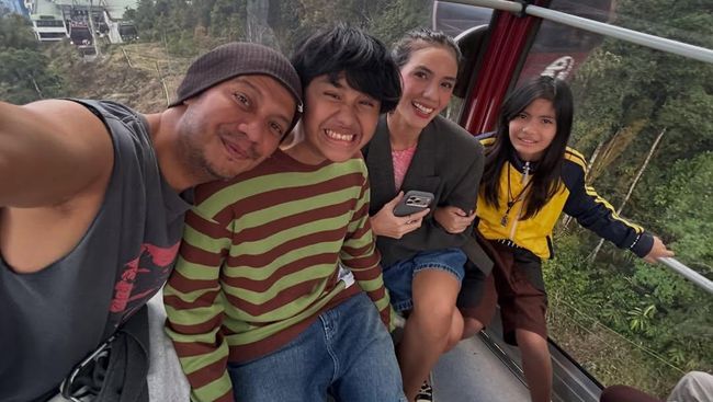 Parenting Nadila Ernesta dan Eno Saat Anak Beranjak Remaja: Jadi Bestie hingga Playlist Megadeth