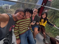 Parenting Nadila Ernesta & Eno Saat Anak Beranjak Remaja: Jadi Bestie hingga Playlist Megadeth