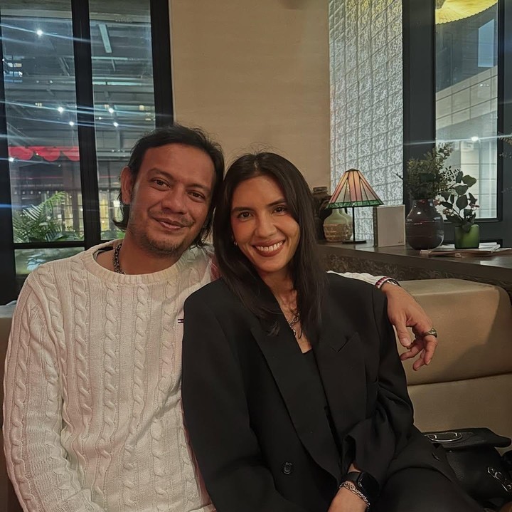 <p>Keduanya merayakan <em>wedding anniversary </em>dengan staycation bersama di sebuah hotel, Bunda. Hal ini dibagikan juga oleh Eno lewat video yang diunggah di akun Instagram. &ldquo;Selamat ulang tahun ke-13 istriku <em>@nadia_ernesta</em> aku selalu mencintaimu selamanya dan selamanya #09/02/26,&rdquo; tulis Eno, dikutip dari laman Instagram <em>@eno_ntrl.&nbsp;</em>(Foto: Instagram @nadila_ernesta)</p>