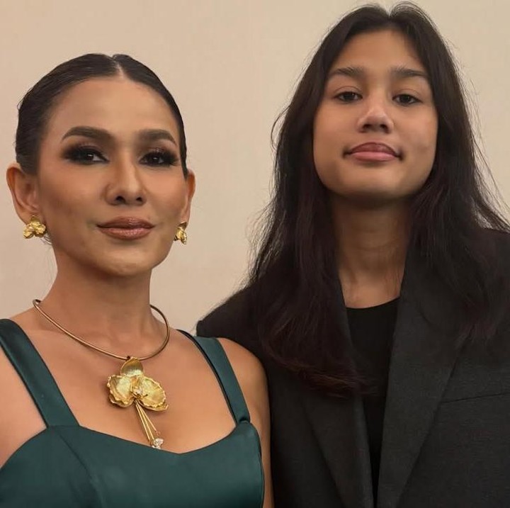 <p>Artis Nova Eliza sudah hampir 13 tahun belakangan menjalani peran sebagai <em>single mom</em>. Dari pernikahan yang berakhir cerai dengan Mirwan Suwarso, Nova memiliki seorang putri bernama Naima Malika. Perlu diketahui, Nova dan Mirwan resmi bercerai pada Maret 2012 setelah hampir lima tahun menikah. (Foto: Instagram @novaelizatime)</p>