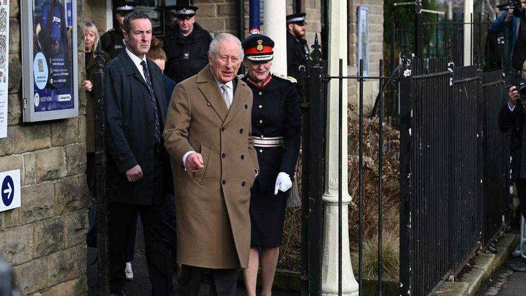 Raja Charles III Diteriaki Warga soal Kasus Pedofil Andrew-Epstein