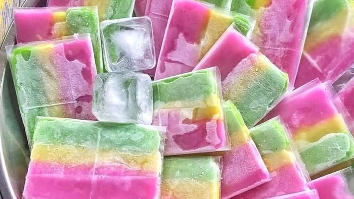 Nostalgia 8 Jajanan Es Jadul Favorit Anak SD, Ada Es Gabus!