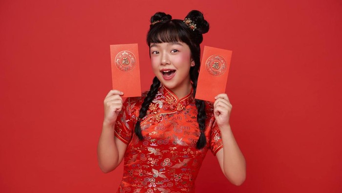 Kenapa Imlek Selalu Identik dengan Angpau? Ini Sejarah dan Maknanya