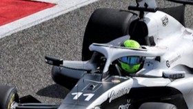 Cadillac F1 Mengaspal dengan Livery Terbaru