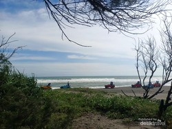 Asyiknya Bertualang di Wisata Alam Gumuk Pasir