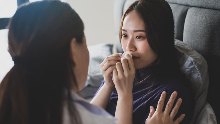 wanita menangis