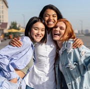 5 Zodiak yang Bisa Menjadi 'Kakak' dalam Pertemanan karena Paling Dewasa