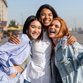 5 Zodiak yang Bisa Menjadi 'Kakak' dalam Pertemanan karena Paling Dewasa