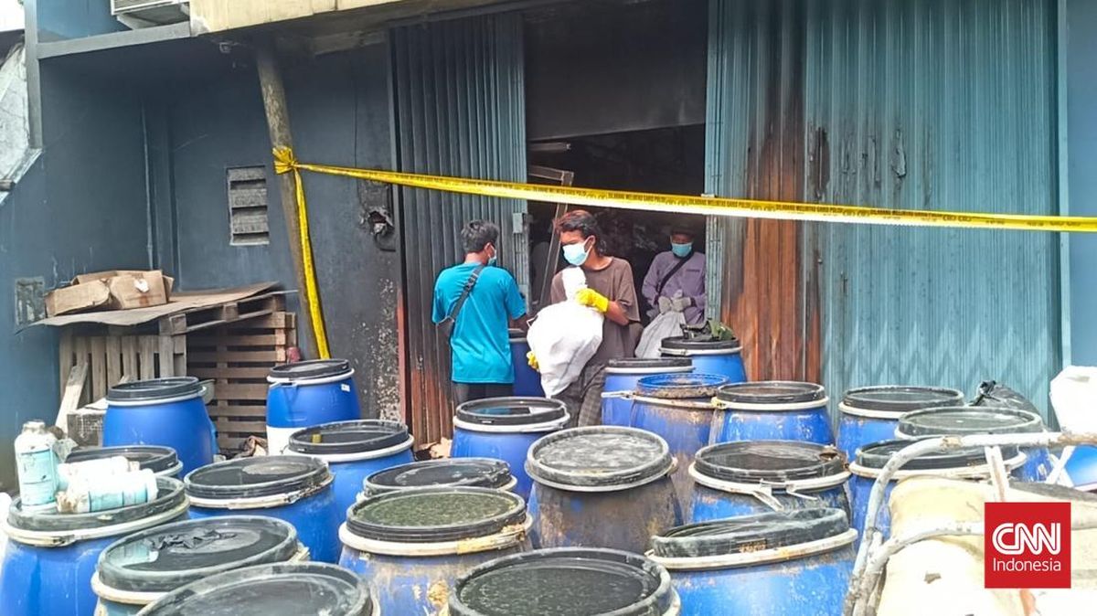 10-15 Ton Bahan Pestisida Ludes saat Kebakaran Gudang Kimia Tangsel