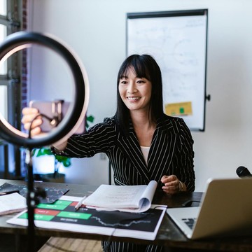 5 Zodiak yang Dikenal Mandiri dan Tidak Suka Merepotkan Orang Lain