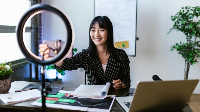 5 Zodiak yang Dikenal Mandiri dan Tidak Suka Merepotkan Orang Lain