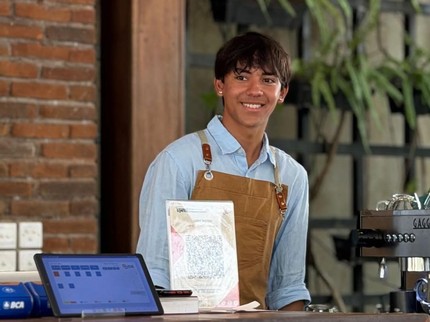 Momen Jason Anak Nana Mirdad Magang di Coffee Shop, Sang Bunda Datang Jadi Pelanggan