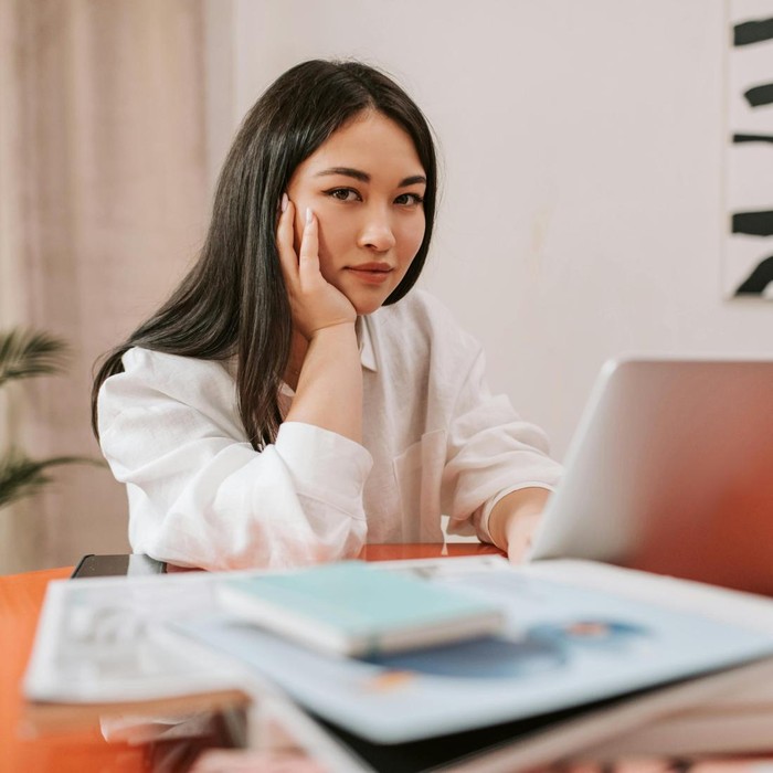 Aries dikenal berani dan percaya diri. Mereka tidak ragu untuk mengambil inisiatif tanpa menunggu orang lain.