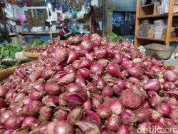 Kala Bumbu Dapur dan Minyak Mulai Mencekik Warga Cirebon