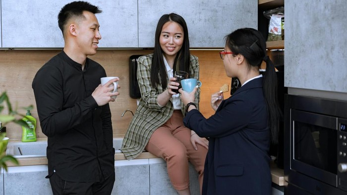 Punya empati tinggi. Mereka akan menunjukkan empati terhadap lawan bicaranya.