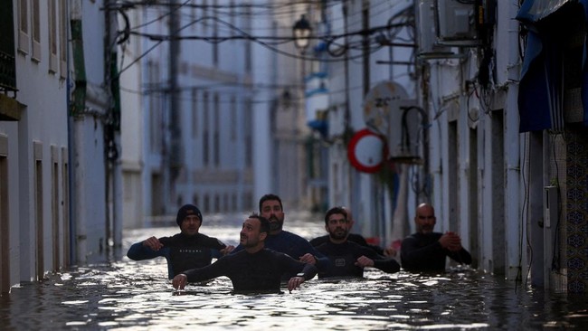 Mendagri Portugal Maria Amaral mundur dari jabatan usai dianggap gagal atasi banjir imbas bencana.