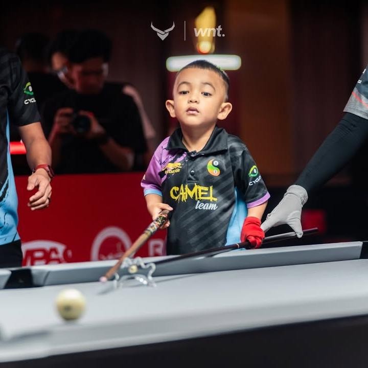 <p>Melansir dari <em>detikcom</em>, Fajar menjadi peserta termuda dalam turnamen CIO, yang digelar di kawasan PIK 2, Jakarta, pada 4-8 Februari 2026. Fajar mengikuti kompetisi biliar ini bersama ratusan peserta dari puluhan negara, Bunda. Keren banget kan? (Foto: Instagram @carabaointernationalopen/ @carabao_billiards)</p>