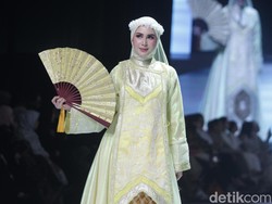 Video: Saat Para Istri Pejabat Jadi Model Dadakan di Catwalk