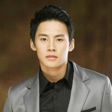 Terpopuler: Sosok Theresa Kusumadjaja hingga Profil Mendiang Aktor Korea Jung Eun Woo