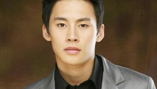 Profil Jung Eun Woo, Aktor Korea yang Meninggal Mengejutkan